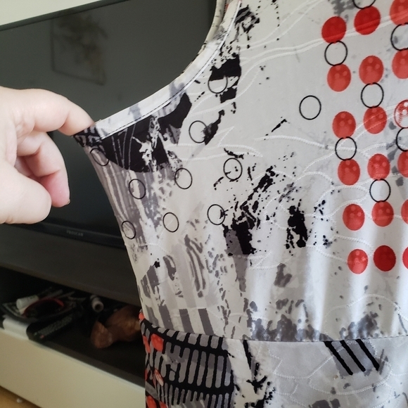 Plus size long frilled top sleeveless V neck - Picture 5 of 7